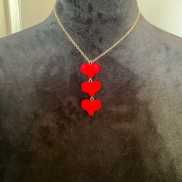 Charming Red Heart Necklace - Picture 1 of 3